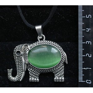 Кулон из кошачьего глаза (синт.), цвет зеленый травяной, "слон", овал 25х18мм