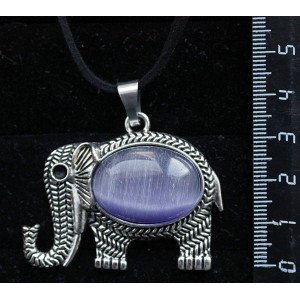 Кулон из кошачьего глаза (синт.), цвет фиолетовый, "слон", овал 25х18мм