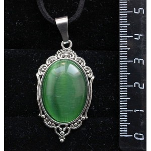 Кулон из кошачьего глаза (синт.), овал 25х18мм, цвет зеленый травяной, оправа "медальон"
