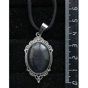 Кулон из кошачьего глаза (синт.), овал 25х18мм, цвет черный, оправа "медальон"