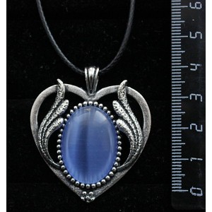 Кулон из кошачьего глаза (синт.), овал 25х18мм, цвет синий лавандовый, оправа "сердце с крыльями"