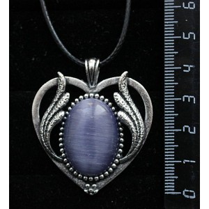 Кулон из кошачьего глаза (синт.), овал 25х18мм, цвет фиолетовый, оправа "сердце с крыльями"