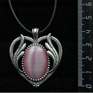 Кулон из кошачьего глаза (синт.), овал 25х18мм, цвет розовый, оправа "сердце с крыльями"