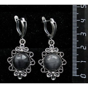 Cерьги из кошачьего глаза (синт.), круг 12мм, "2 цветка" цвет черный,  швензы посеребрение