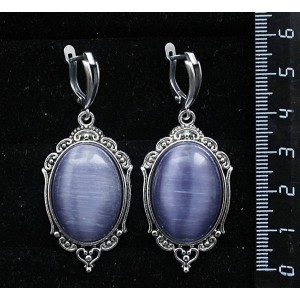 Серьги из кошачьего глаза (синт.), овал 25х18мм, цвет фиолетовый, оправа "медальон", швензы посеребрение