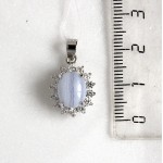 C830 Кулон из агата голубого (сапфирин) "овал в цирконах", родирование