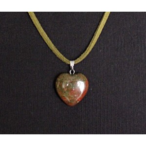 Кулон из унакита сердечко 20мм