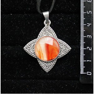 Кулон из сердолика "роза ветров", круг 20мм, огранка