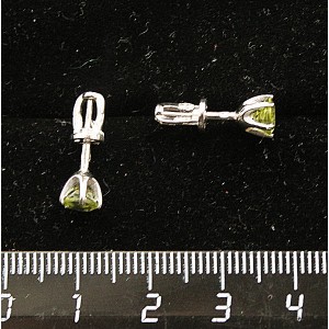 C925 Серьги с хризолитом (светлый), родирование, круг 6мм с огранкой, замок пусеты