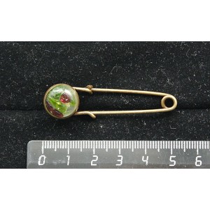 Брошь-булавка с хромдиопсидом и гранатом, круг 12мм, цвет бронза