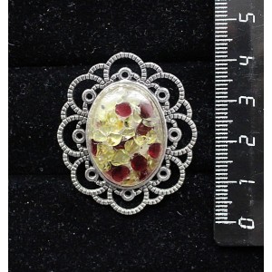 Брошь из хризолита и граната (кабошон-мозаика), овал 25х18мм, "ромашка"