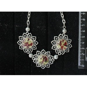 Колье из хризолита и граната (кабошон-мозаика) "3 цветка" на цепочке, лабрадорит шарик 8мм, 48-50см, круг 18мм