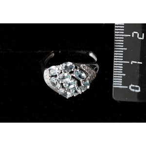 C925 Кольцо с родиевым покрытием и аквамарином (искусств.), 2,6гр