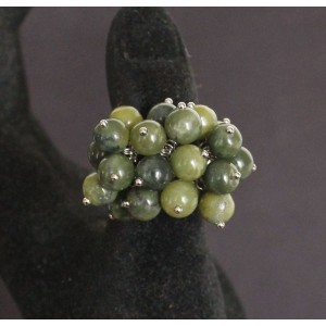 Кольцо с нефритом "гроздь" безразмерное