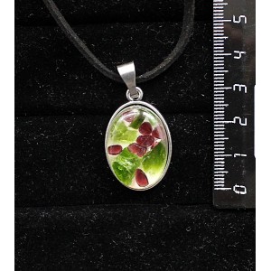 Кулон из хромдиопсида и граната (кабошон-мозаика), простой овал 25х18мм