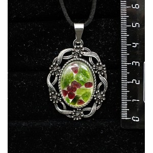 Кулон из хромдиопсида и граната (кабошон-мозаика), овал 25х18мм, оправа "торжество"