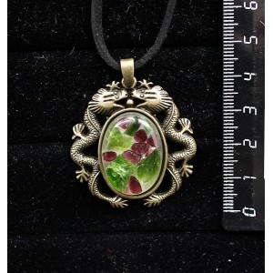 Кулон из хромдиопсида и граната (кабошон-мозаика), овал 25х18мм, оправа цвет бронза "2 дракона"
