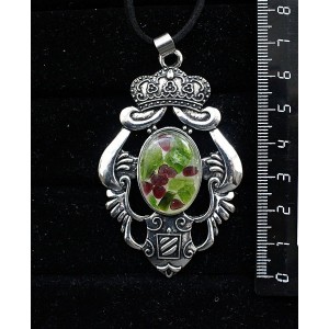 Кулон из хромдиопсида и граната (кабошон-мозаика), овал 25х18мм, оправа "императрица"