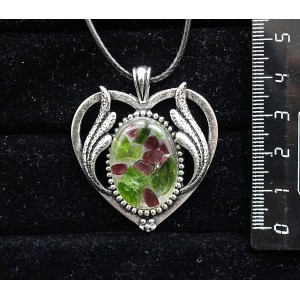 Кулон из хромдиопсида и граната (кабошон-мозаика), овал 25х18мм, оправа "сердце с крыльями"