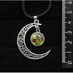 Кулон из хромдиопсида и граната (кабошон-мозаика), "луна", круг 12мм