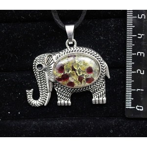 Кулон из хризолита и граната (кабошон-мозаика), овал 25х18мм, "слон"