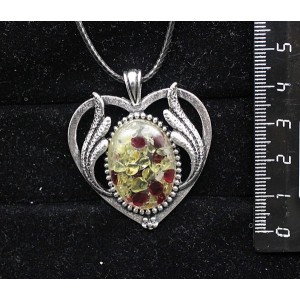Кулон из хризолита и граната (кабошон-мозаика), овал 25х18мм, оправа "сердце с крыльями"