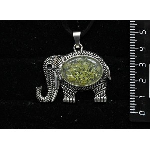Кулон из хризолита (кабошон-мозаика), овал 25х18мм, "слон"