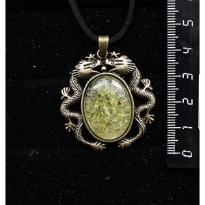 Кулон из хризолита (кабошон-мозаика), овал 25х18мм, оправа цвет бронза "2 дракона"