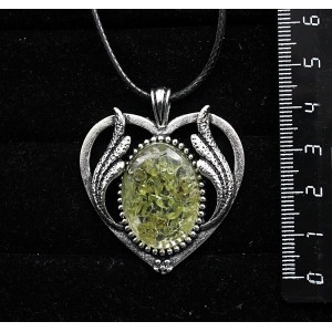 Кулон из хризолита (кабошон-мозаика), овал 25х18мм, оправа "сердце с крыльями"