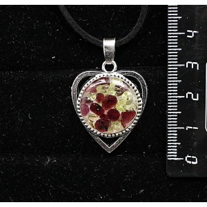 Кулон из хризолита и граната (кабошон-мозаика), круг 18мм, оправа "сердечко"