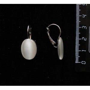 Серьги из кошачьего глаза (синт.) белого, овал 18х13мм, замок петелька