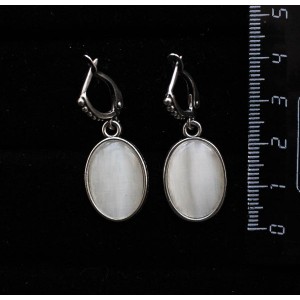 Серьги из кошачьего глаза (синт.) белого, простой овал 18х13мм, швензы посеребрение