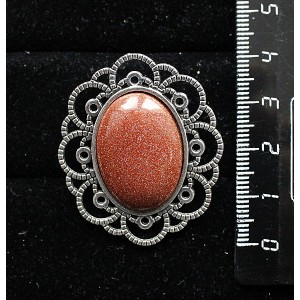 Брошь из авантюрина красного (синт.), овал 25х18мм, "ромашка"