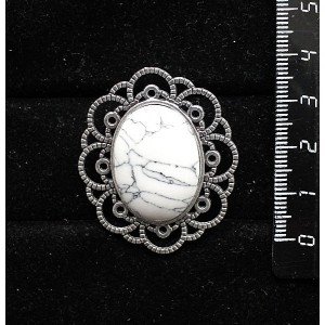 Брошь из каулита, овал 25х18мм, "ромашка"