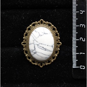 Брошь из каулита, овал 25х18мм, оправа с узором цвет бронза