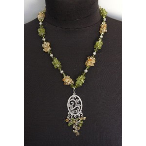 Колье-кулон из хризолита и цитрина, коннектор "плющ"