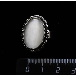Кольцо с кошачьим глазом (синт.) белым, овал 18x13, литая оправа, безразмерное