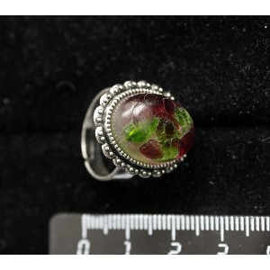 Кольцо с хромдиопсидом и гранатом (кабошон-мозаика), овал 18x13, литая оправа, безразмерное