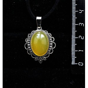 Кулон из агата желтого (тонировка), овал, 18х13мм, оправа "трилистник"