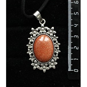 Кулон из авантюрина красного (синт.), овал 25х18мм, оправа "клумба"