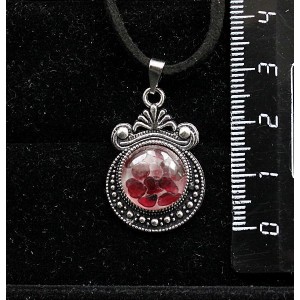 Кулон из граната (кабошон-мозаика), круг 12мм, оправа "корона"