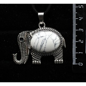 Кулон из каулита, овал 25х18мм, "слон"