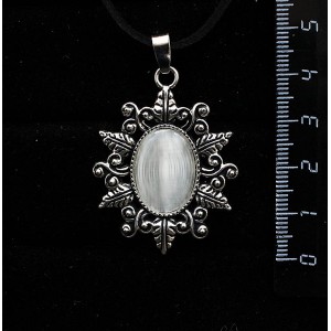 Кулон из кошачьего глаза (синт.) белого, овал, 18х13мм, оправа "папоротник"