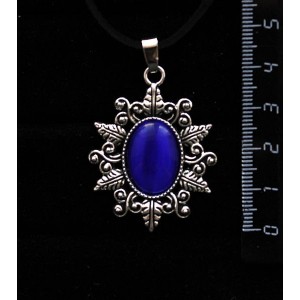 Кулон из кошачьего глаза (синт.) синего индиго), овал, 18х13мм, оправа "папоротник"
