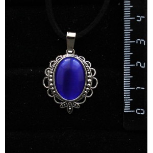 Кулон из кошачьего глаза (синт.) синего индиго, овал, 18х13мм, оправа "трилистник"