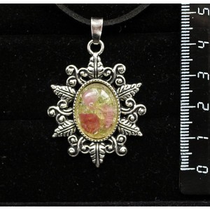 Кулон из хризолита и турмалина розового (кабошон-мозаика), овал, 18х13мм, оправа "папоротник"