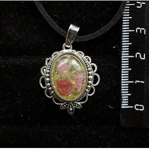 Кулон из хризолита и турмалина розового (кабошон-мозаика), овал, 18х13мм, оправа "трилистник"