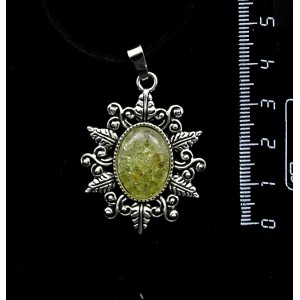 Кулон из хризолита (кабошон-мозаика), овал, 18х13мм, оправа "папоротник"