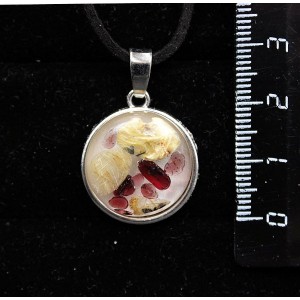 Кулон из волосатика и граната (кабошон-мозаика), круг 18мм