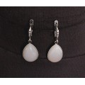 Серьги из агата белого, капелька 18х13мм, швензы посеребрение
